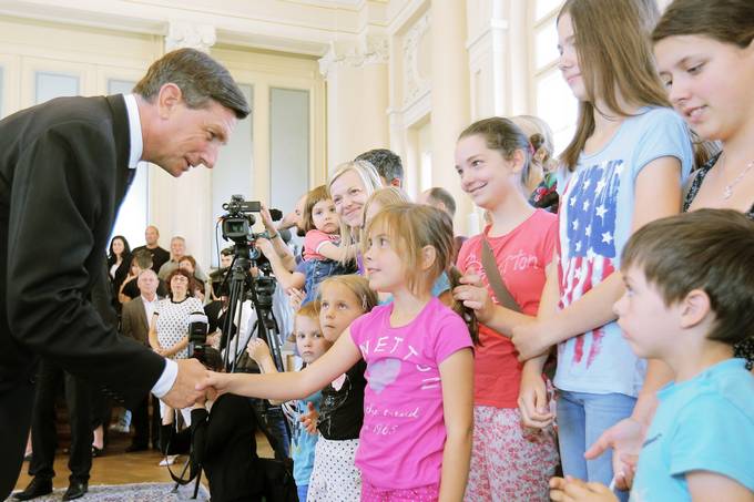 Predsednik republike: Vsem želim, da bi naša domovina bila varen in topel dom za vse, da bi ga napolnili s prijaznostjo in pogumom